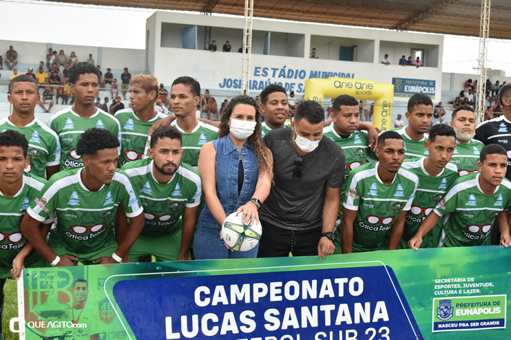 Prefeita Cordélia Torres prestigia final de campeonato de futebol que homenageou atleta Lucas Santana 88