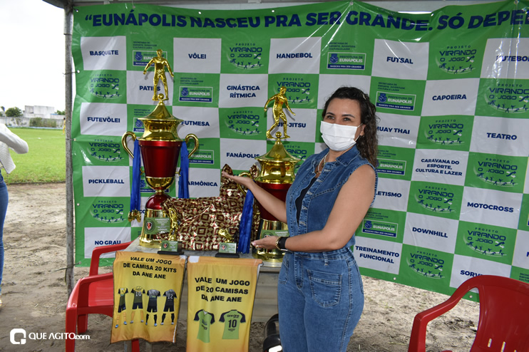 Prefeita Cordélia Torres prestigia final de campeonato de futebol que homenageou atleta Lucas Santana 11