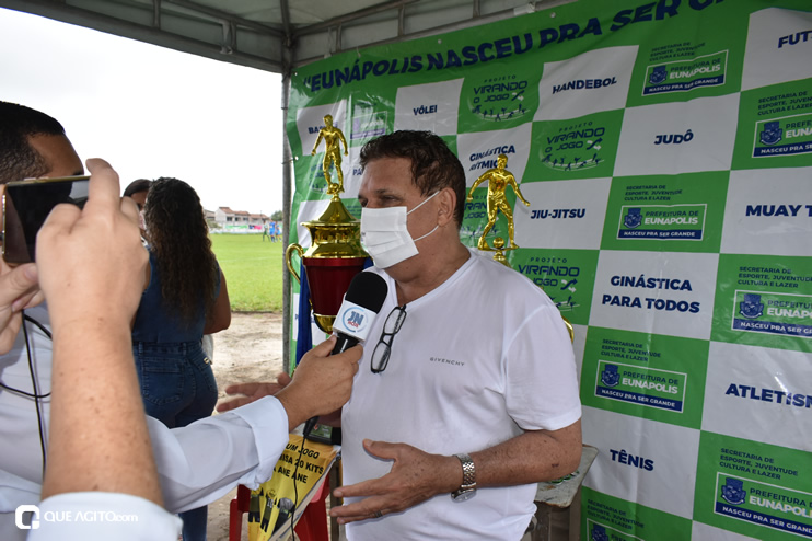Prefeita Cordélia Torres prestigia final de campeonato de futebol que homenageou atleta Lucas Santana 98
