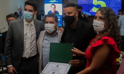 Prefeita Cordélia Torres participa de entrega de títulos de cidadãos eunapolitanos na Câmara de Vereadores 37