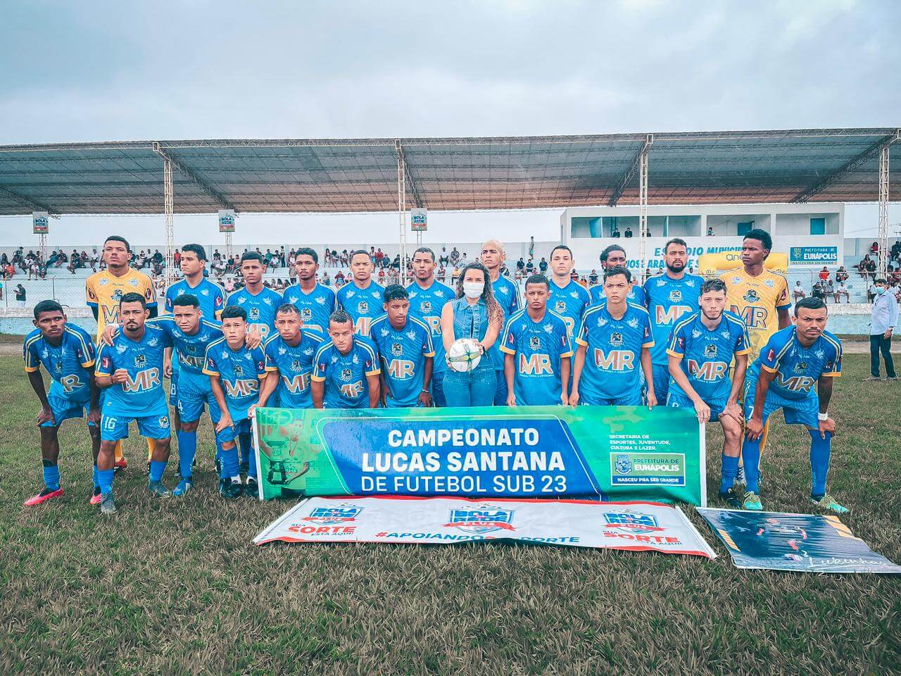 Prefeita Cordélia Torres prestigia final de campeonato de futebol que homenageou atleta Lucas Santana 10