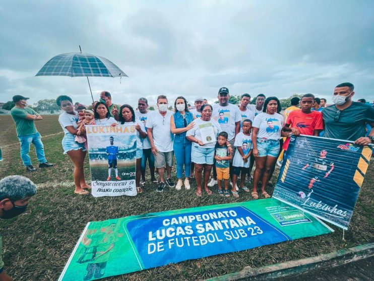 Prefeita Cordélia Torres prestigia final de campeonato de futebol que homenageou atleta Lucas Santana 10