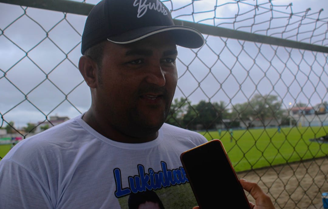 Prefeita Cordélia Torres prestigia final de campeonato de futebol que homenageou atleta Lucas Santana 7