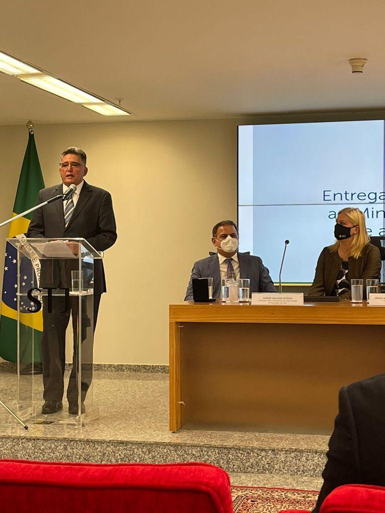 PRESIDENTE DO STJ RECEBE A MEDALHA 22 DE ABRIL 9