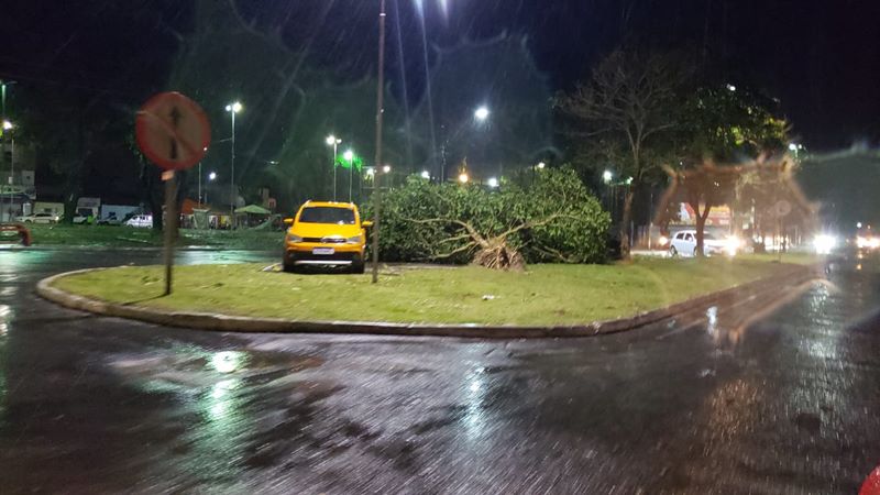 Eunápolis:Temporal assusta e causa destruição na cidade 22