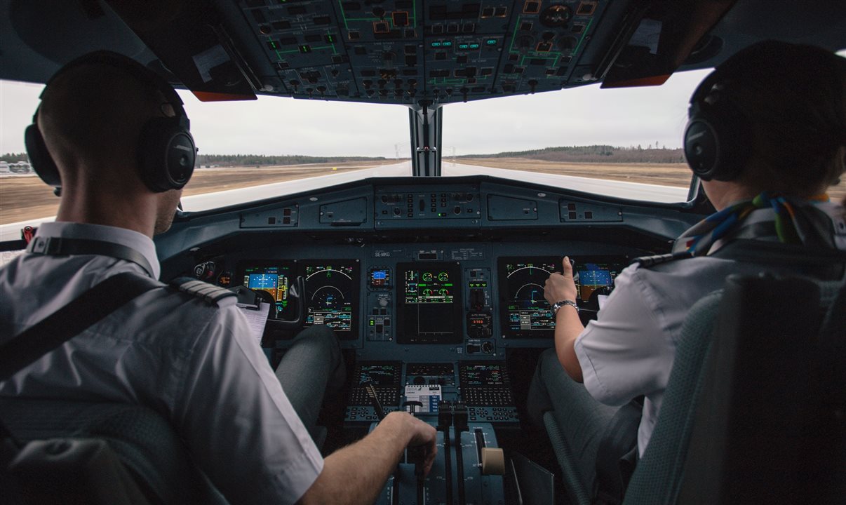 Pilotos e comissários farão greve a partir do dia 29 em todo Brasil 16