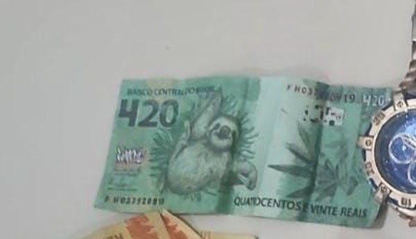 Nota de R$ 420 com desenho de bicho-preguiça e maconha apreendida 11