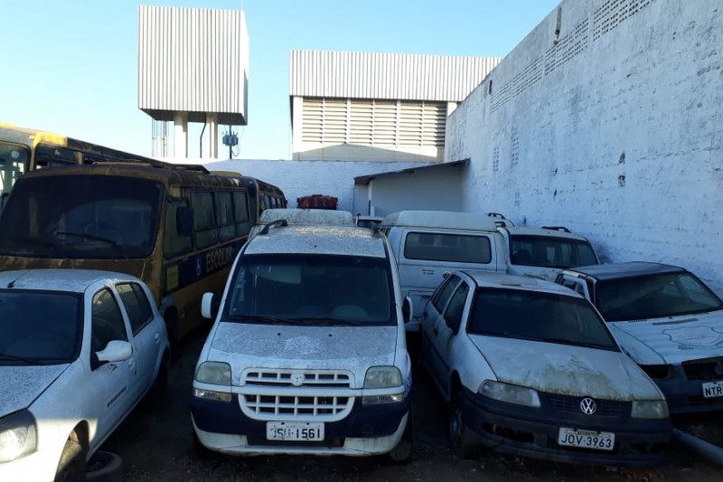 Prefeitura de Eunápolis renova frota de transporte escolar ofertando cerca de 80 veículos para estudantes da rede pública municipal 5