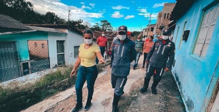 Eunápolis: Prefeita Cordélia Torres tem trabalhado duro para amenizar os estragos causados pela chuva 11