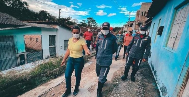 Eunápolis: Prefeita Cordélia Torres tem trabalhado duro para amenizar os estragos causados pela chuva 8