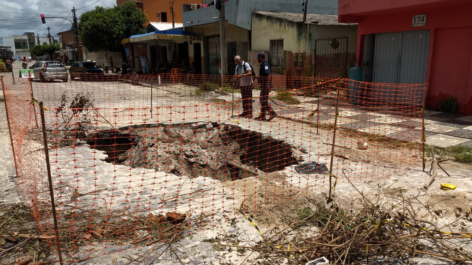 Eunápolis: Prefeita Cordélia Torres tem trabalhado duro para amenizar os estragos causados pela chuva 39