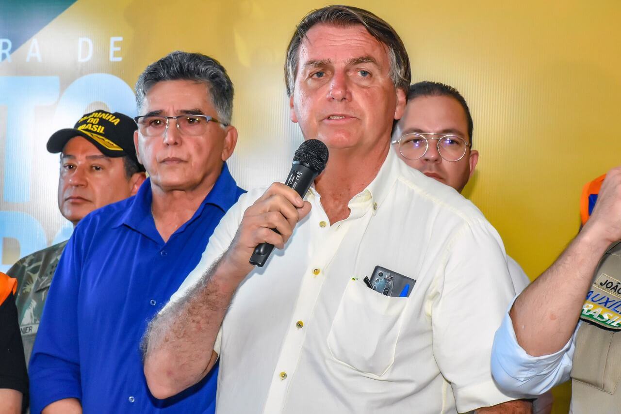 Bolsonaro, João Roma, Jânio Natal e Jonga Bacelar sobrevoam região atingida pelas chuvas 35