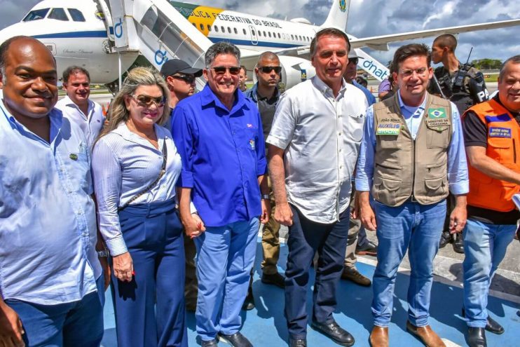 Bolsonaro, João Roma, Jânio Natal e Jonga Bacelar sobrevoam região atingida pelas chuvas 11