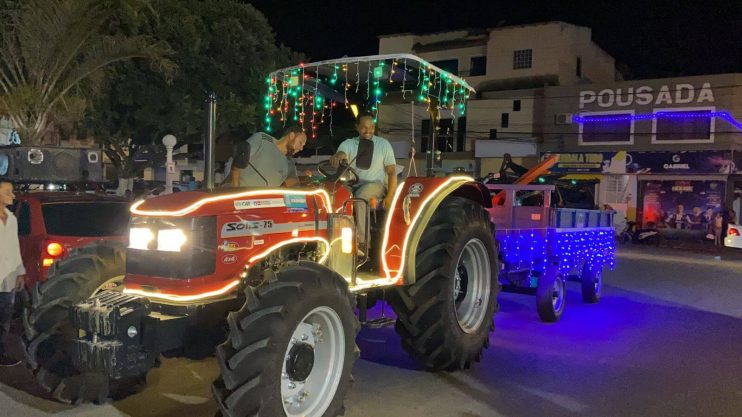 Itagimirim inicia programação do maior Natal já realizado na cidade. Entrega de trator e ambulância marca evento 11