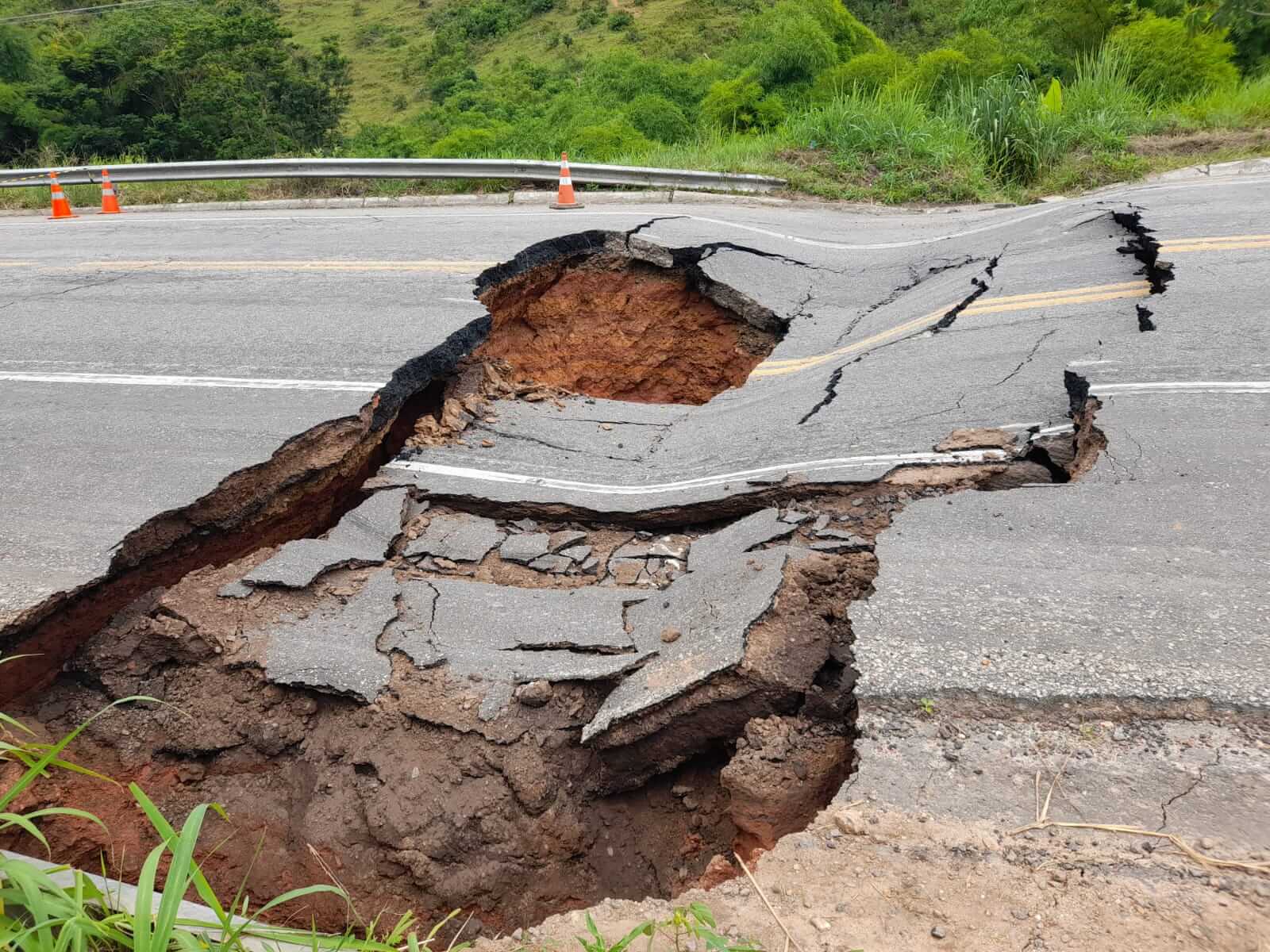 Veracel apoia a recuperação do trecho interditado da BR-101 devido às chuvas 9