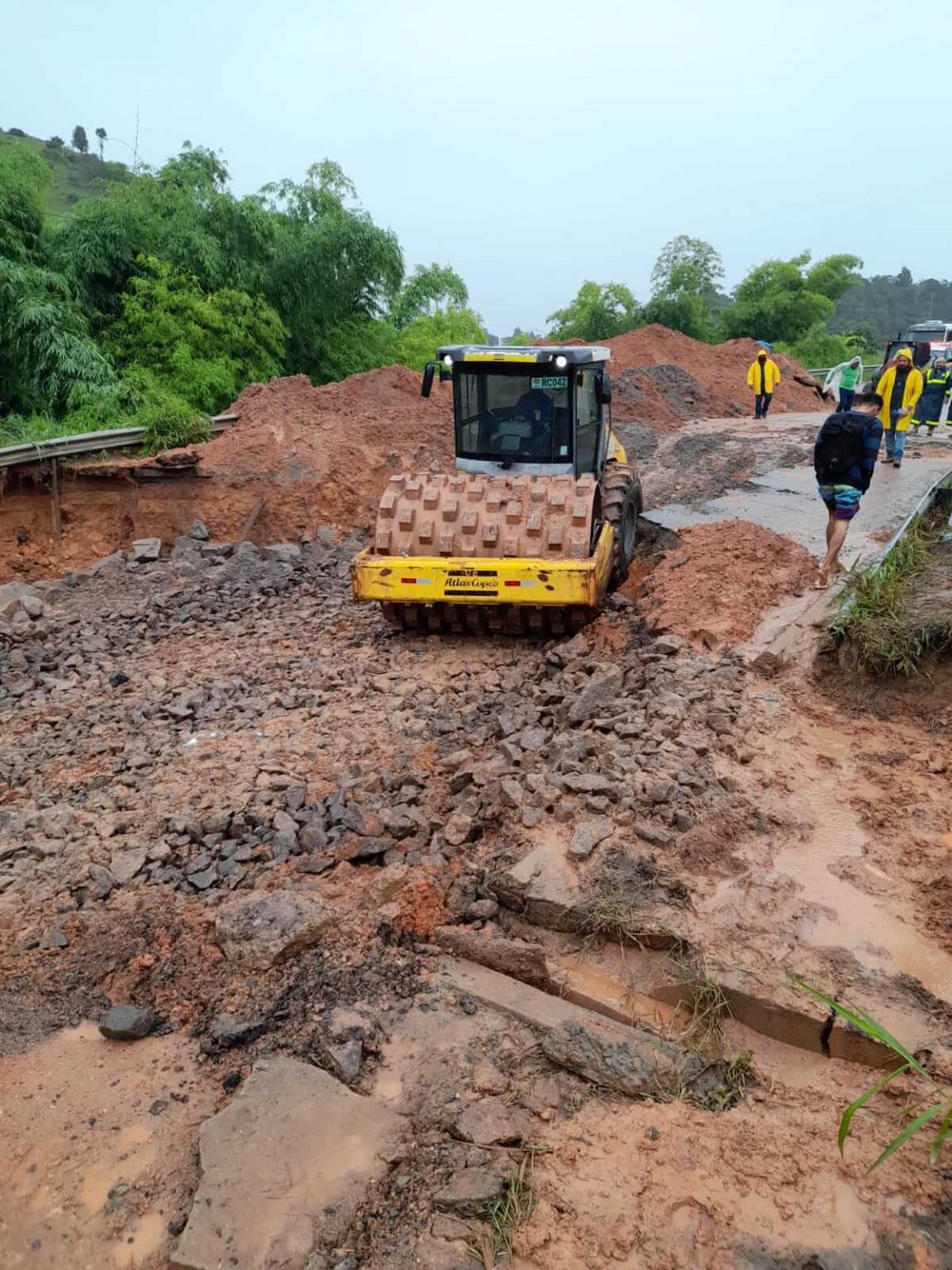 Veracel apoia a recuperação do trecho interditado da BR-101 devido às chuvas 6