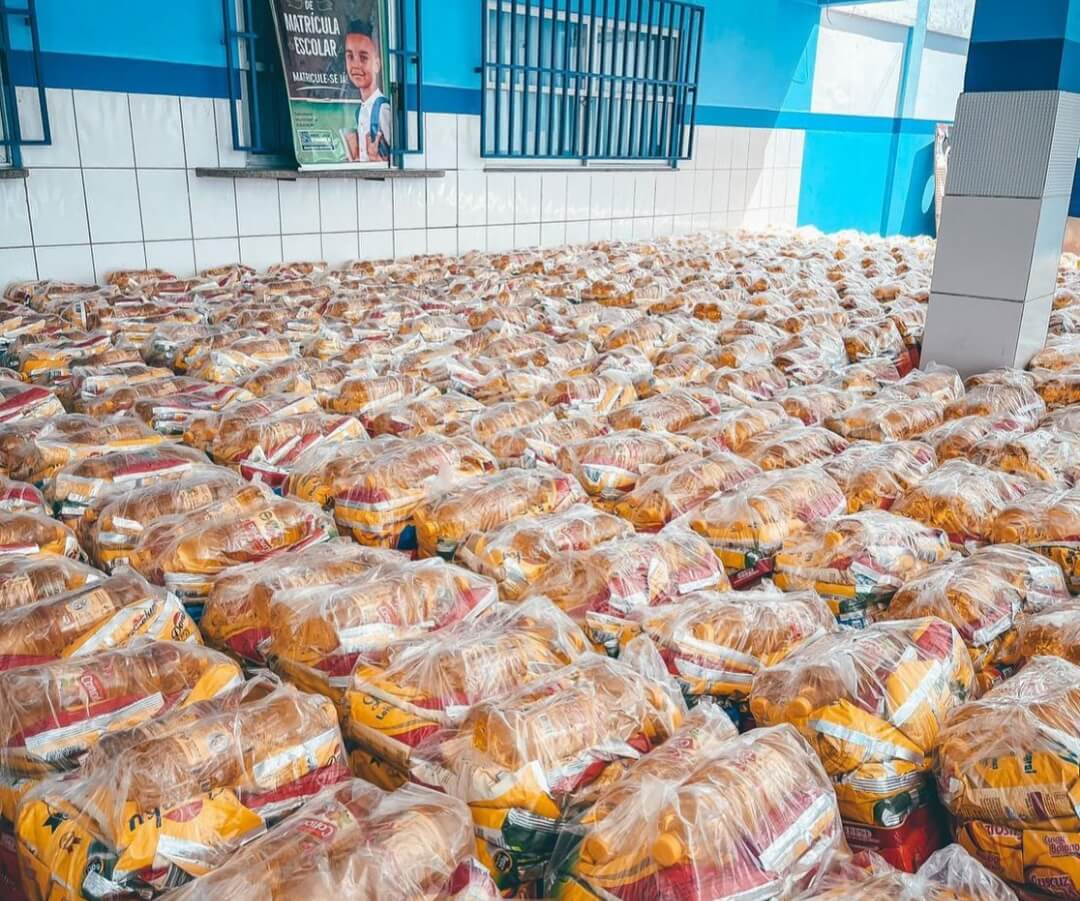 Solicitação da prefeita Cordélia Torres resulta em doação de 4.500 cestas básicas para a população de Eunápolis 23