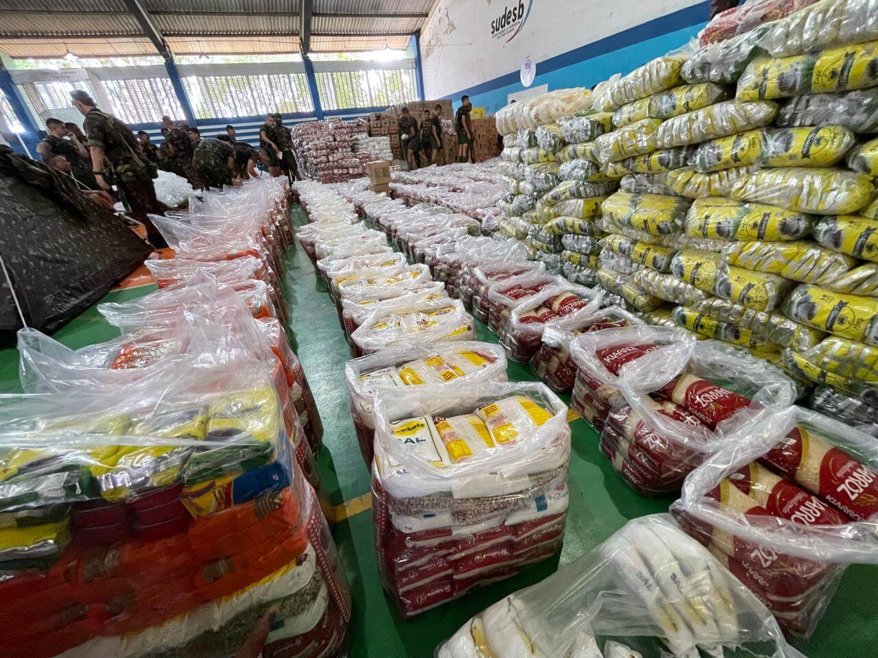 Solicitação da prefeita Cordélia Torres resulta em doação de 4.500 cestas básicas para a população de Eunápolis 5