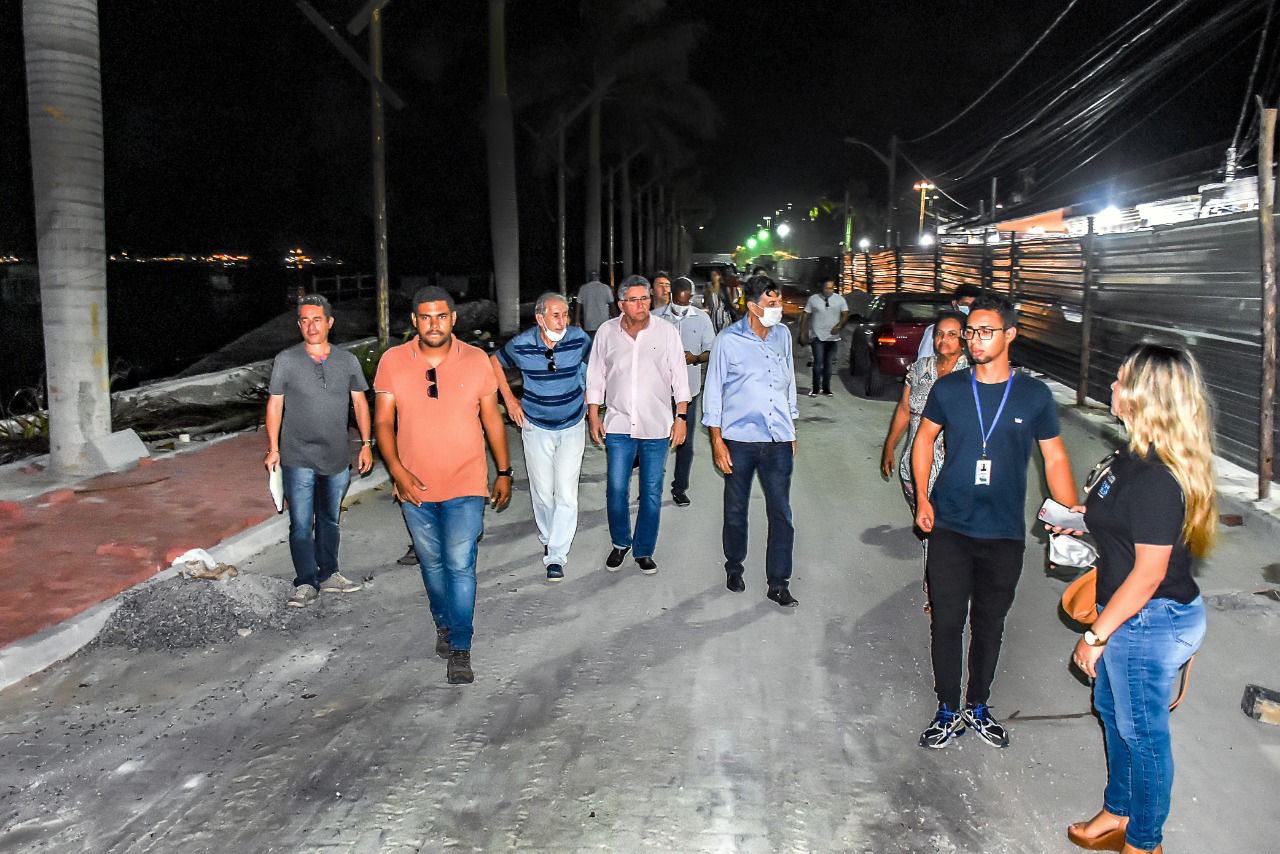 Prefeito Jânio Natal faz nova vistoria às obras da Passarela 20