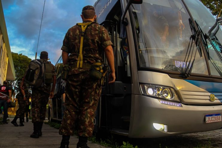 Exército Brasileiro chega a Eunápolis para prestar ajuda humanitária após pedido da prefeita Cordélia Torres 8