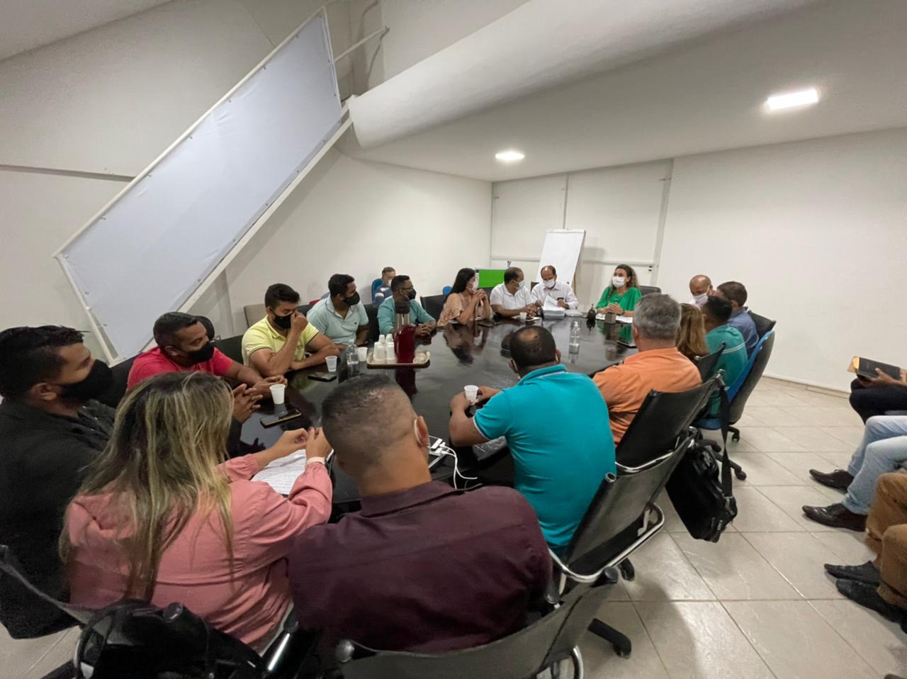 Em reunião, prefeita Cordélia Torres e vereadores reforçam união no enfrentamento aos danos causados pelas fortes chuvas 29