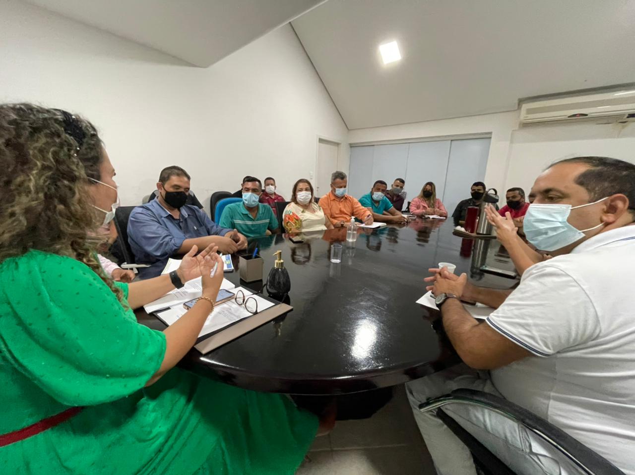 Em reunião, prefeita Cordélia Torres e vereadores reforçam união no enfrentamento aos danos causados pelas fortes chuvas 22
