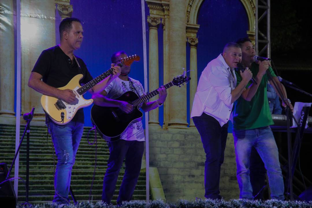 Abertura do “Sons de Natal” atrai centenas de pessoas para curtir programação cultural na Praça do Pequi 209