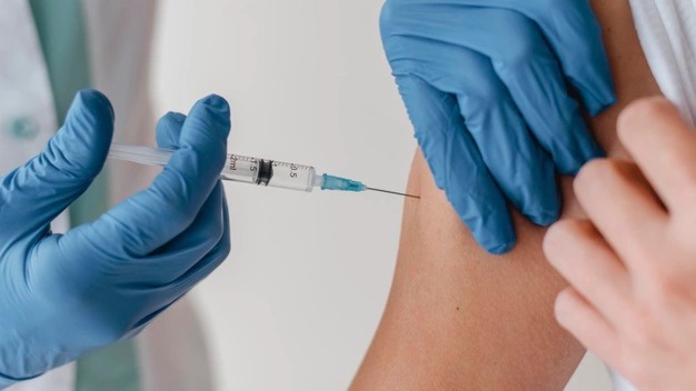 Secretaria de Saúde intensifica vacinação contra Covid-19 com atendimento noturno e 20 pontos de imunização 21