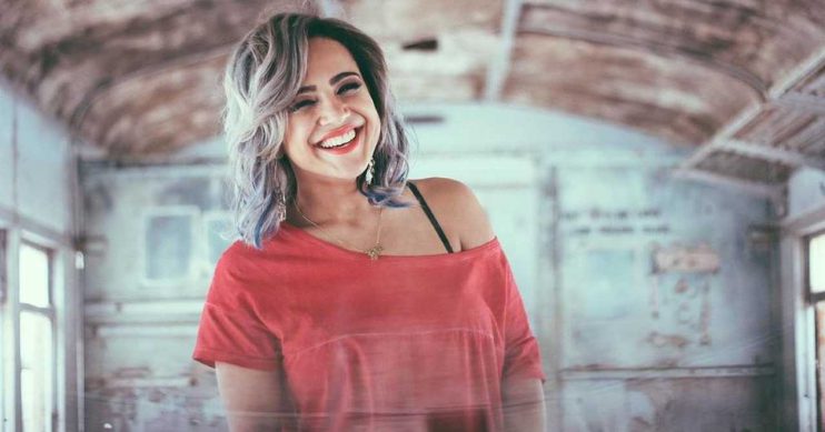 “Eu vou aonde me convidam”, diz Daniela Araújo após ter cantado em igreja gay 4