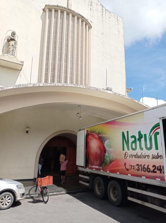 Naturaves doa 12 toneladas de alimentos para famílias itabunenses 4