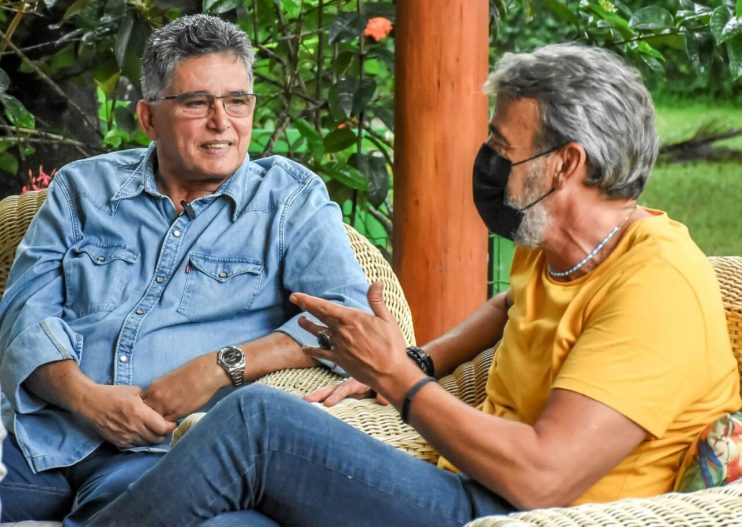 Bate-papo entre prefeito Jânio Natal e o ator Alexandre Borges rende benefícios para Porto Seguro Bate-papo entre prefeito Jânio Natal e o ator Alexandre Borges rende benefícios para Porto Seguro 10