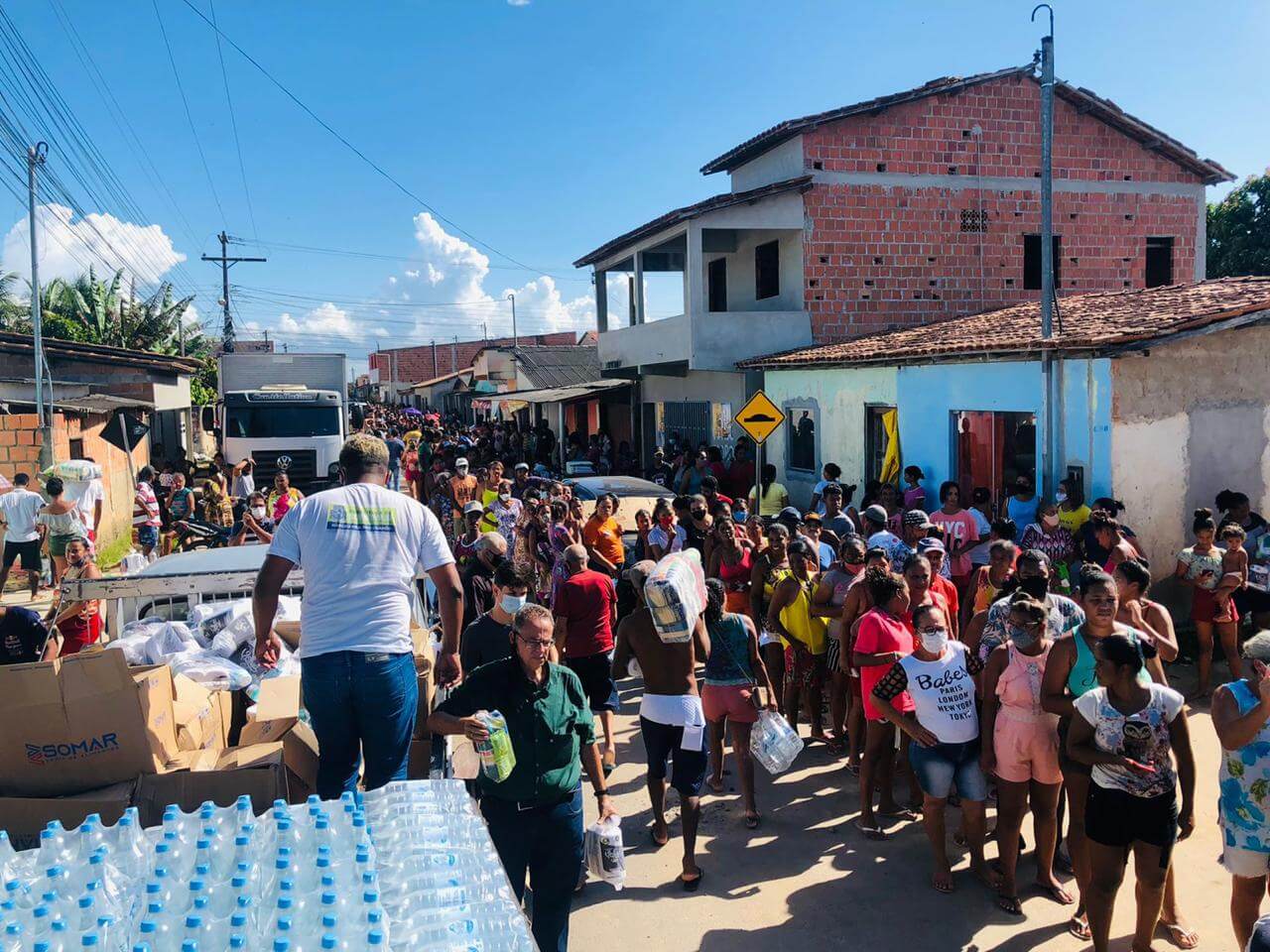 Prefeitura de Eunápolis realiza ação social com doação de cestas básicas e outros serviços no Alecrim II 5