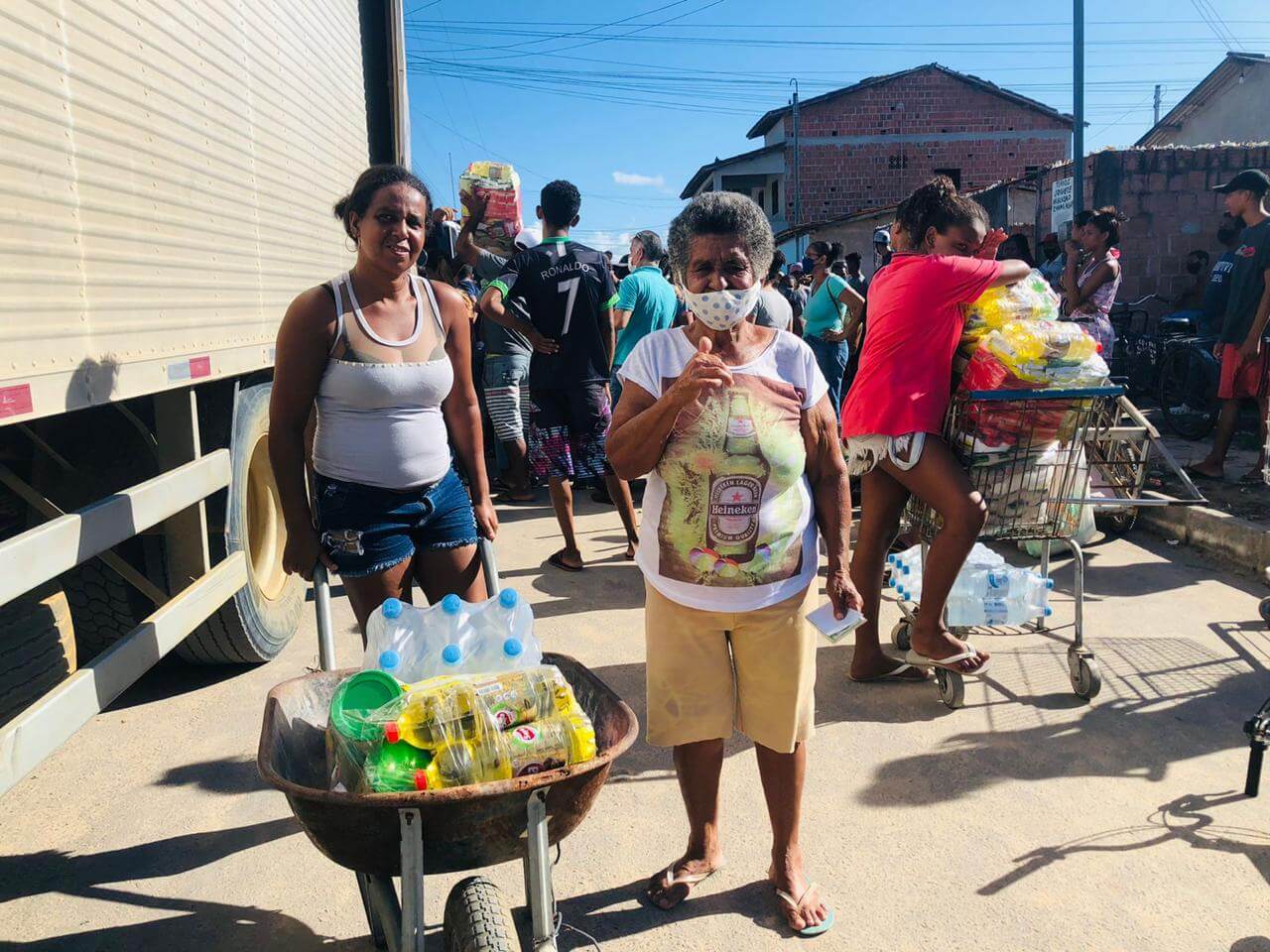 Prefeitura de Eunápolis realiza ação social com doação de cestas básicas e outros serviços no Alecrim II 25