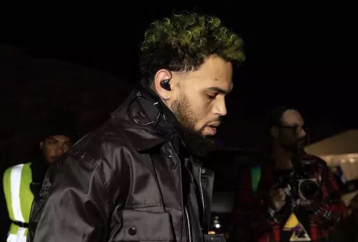 Chris Brown é acusado de drogar e estuprar mulher em iate ela pede R$ 107 mi 5