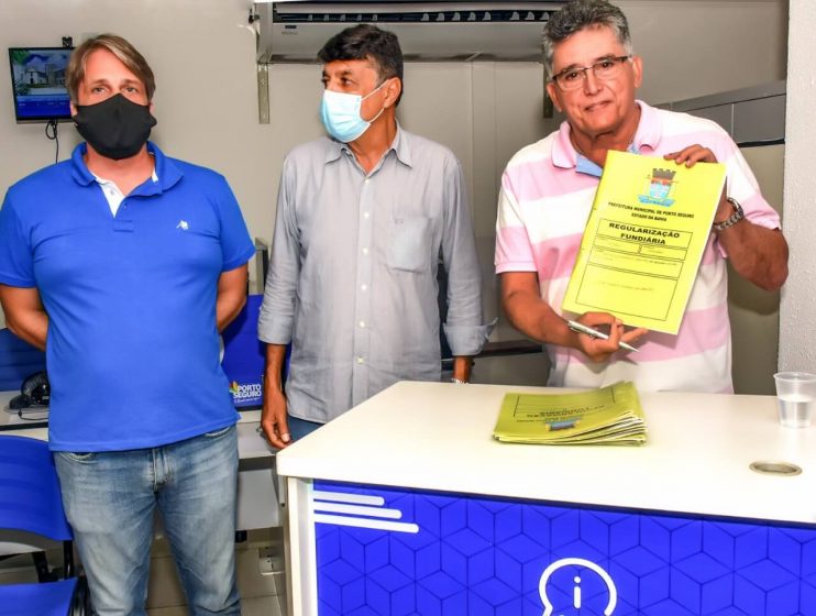 Prefeito Jânio Natal entrega títulos de regularização fundiária 7