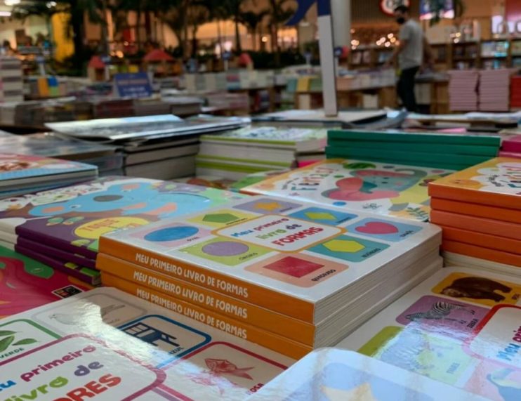 Feira Popular do Livro reúne títulos com preços acessíveis a partir desta sexta em Eunápolis Feira Popular do Livro reúne títulos com preços acessíveis a partir desta sexta em Eunápolis 6