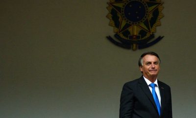 Bolsonaro diz que vai 'seguir a lei' que permite reajuste de 33% a professores 43