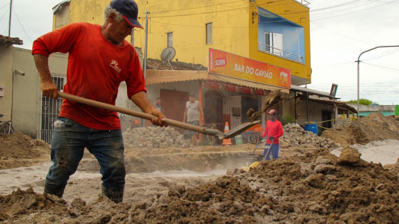 Obra de recuperação da Rua Jacarandá recebe visita técnica da prefeita Cordélia Torres 6