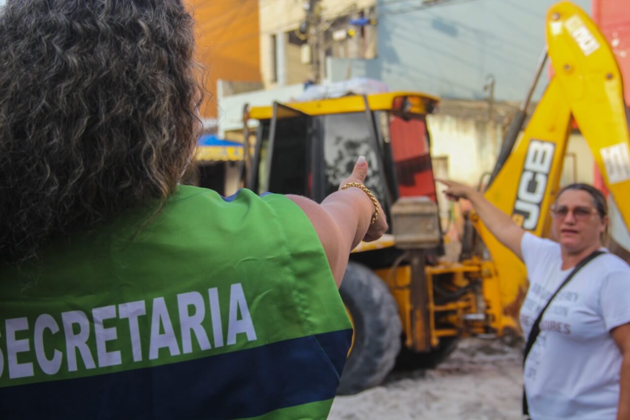Obra de recuperação da Rua Jacarandá recebe visita técnica da prefeita Cordélia Torres 5