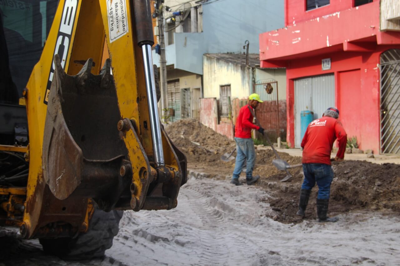 Obra de recuperação da Rua Jacarandá recebe visita técnica da prefeita Cordélia Torres 25