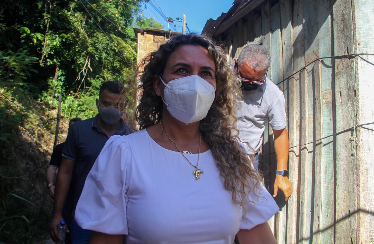 Prefeita acompanha ação com serviços de saúde, infraestrutura e assistenciais na Tangerina 5