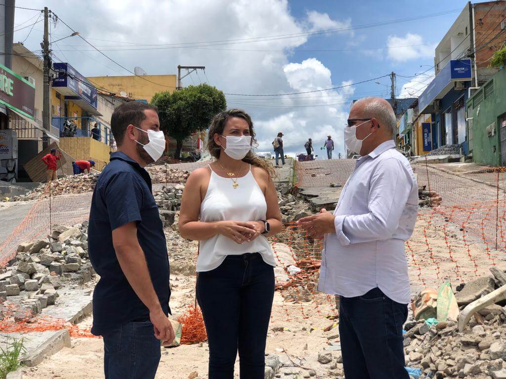 Prefeitura de Eunápolis intensifica trabalhos de recuperação de vias em várias frentes de serviços 5