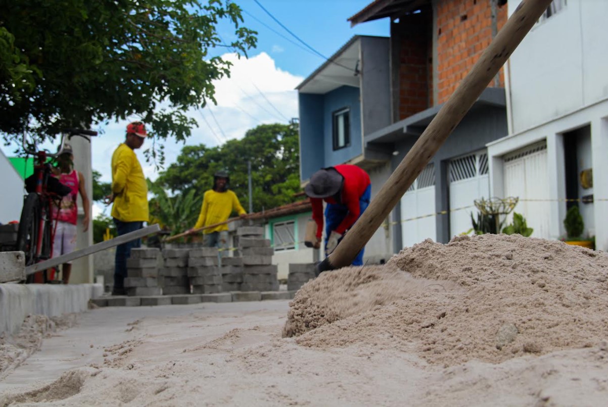 Está em fase de finalização obra de requalificação da Rua Paraíso no bairro Moisés Reis 8