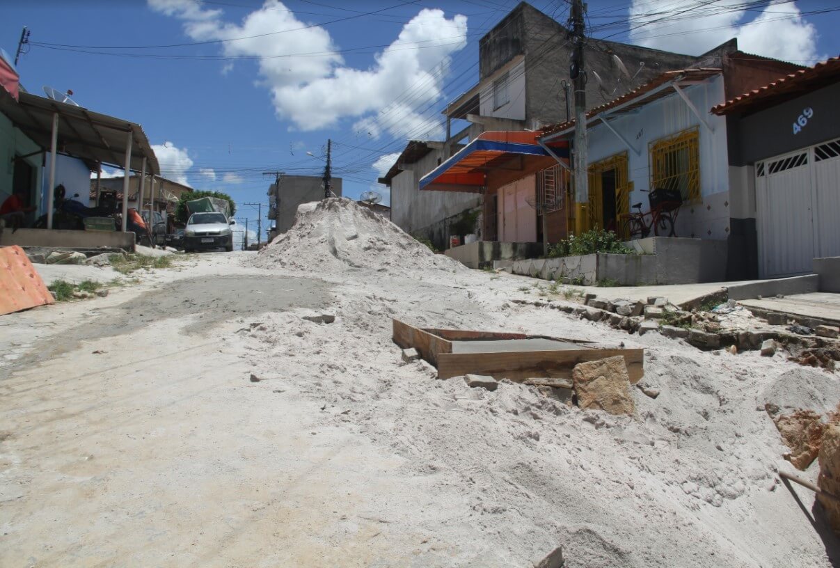 Recuperação de ruas destruídas pelas chuvas segue em ritmo acelerado em Eunápolis 8