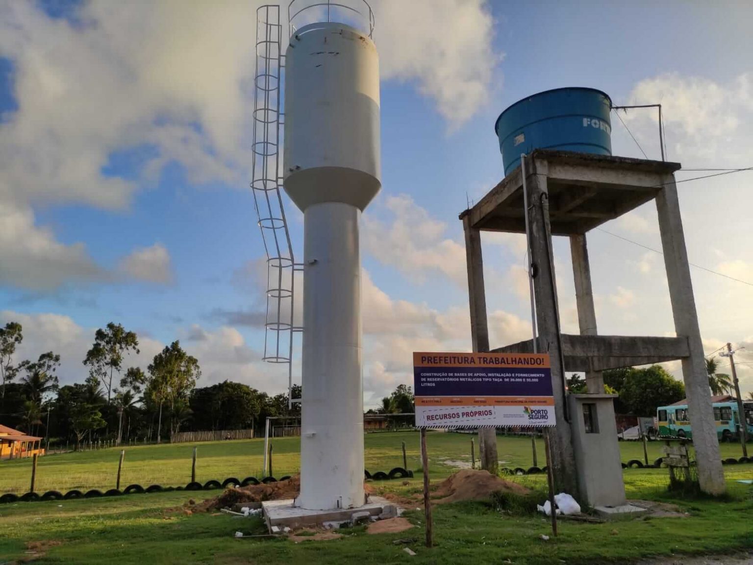 Prefeitura instala reservatórios de água em Coqueiro Alto e Itaporanga Prefeitura instala reservatórios de água em Coqueiro Alto e Itaporanga 13