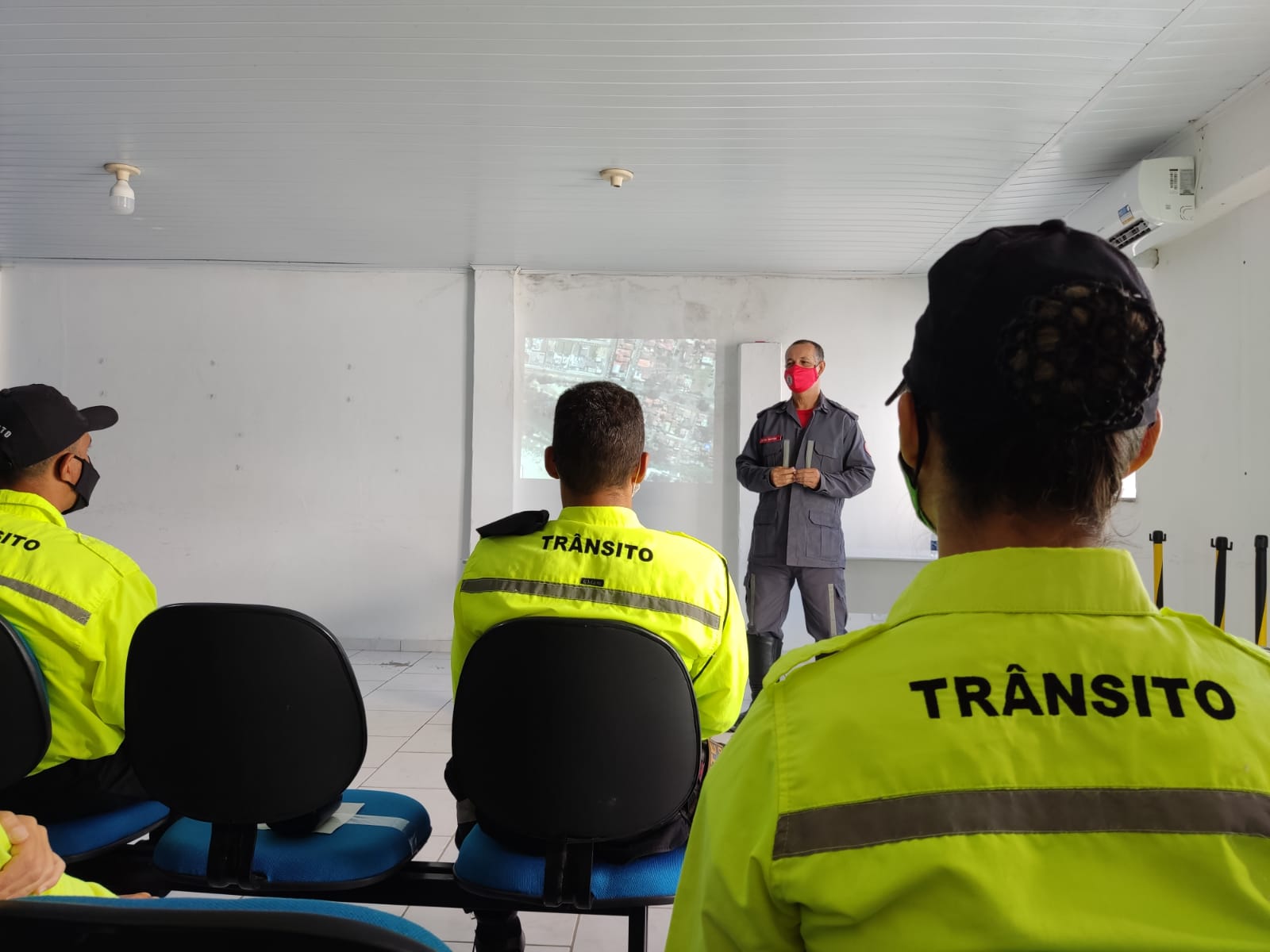 Agentes de trânsito recebem treinamento de primeiros socorros em Eunápolis 34