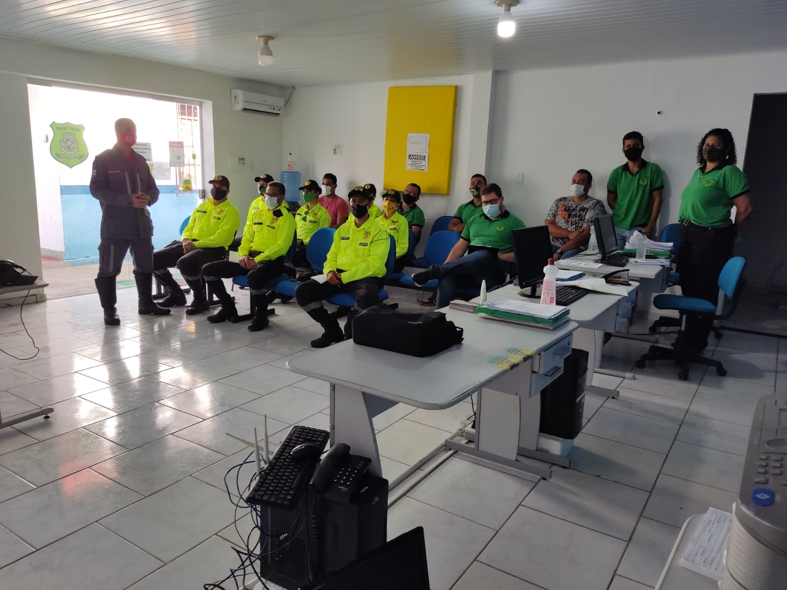 Agentes de trânsito recebem treinamento de primeiros socorros em Eunápolis 35