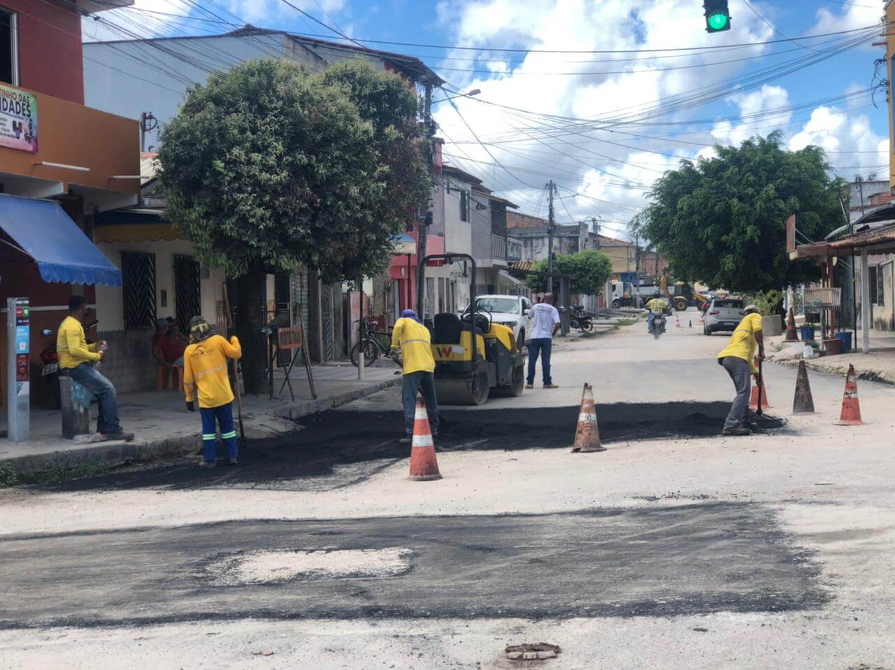 Recuperação de ruas destruídas pelas chuvas segue em ritmo acelerado em Eunápolis 7