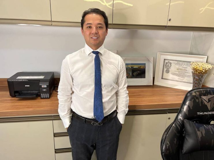 Dr. Alberto Ozaki explica técnica FUE de transplante capilar. 4