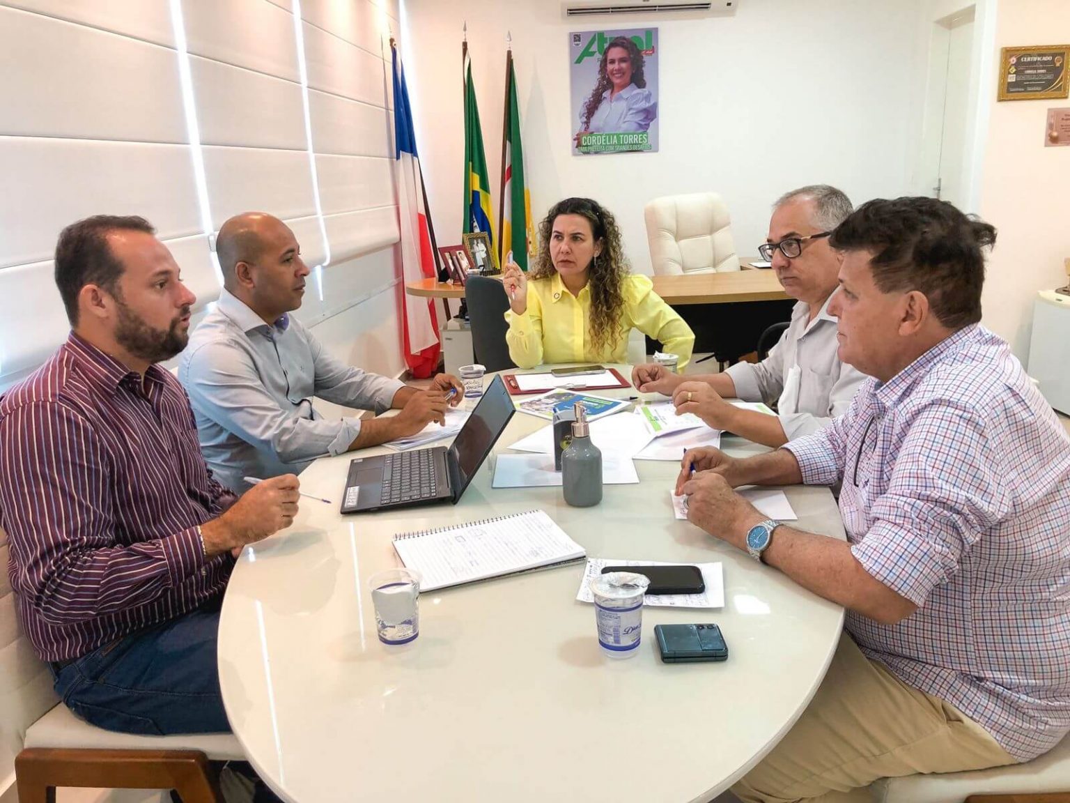 Com reajuste, professores de Eunápolis têm um dos maiores salários da Bahia Com reajuste, professores de Eunápolis têm um dos maiores salários da Bahia 11
